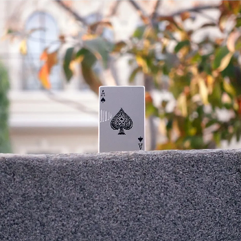Rechargeable electric ace card lighter